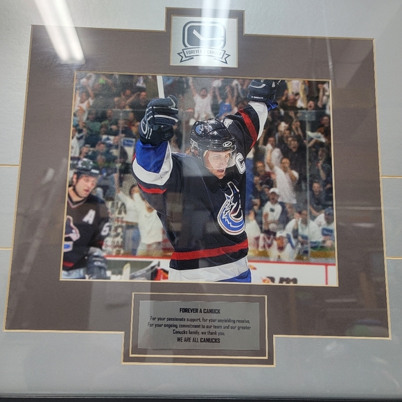 Framed 'Forever A Canuck' Marcus Naslund Print- Authentic Vancouver Canucks RARE - Picture 2 of 6